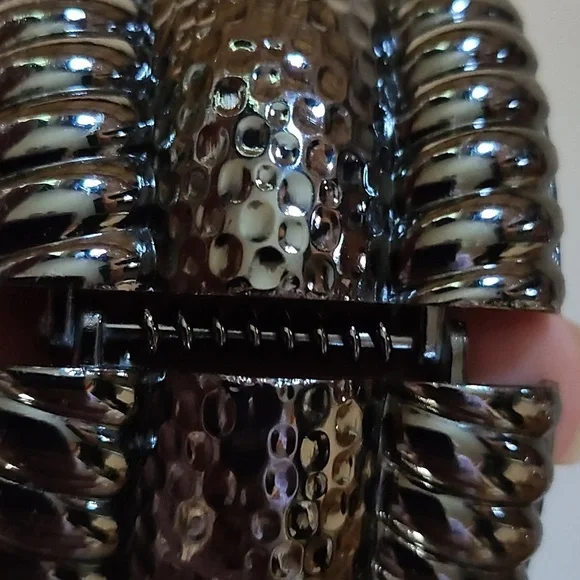 VINTAGE HAMMERED DARK GUNMETAL WIDE CUFF HINGED 7 3/4" BRACELET - Picture 6 of 9